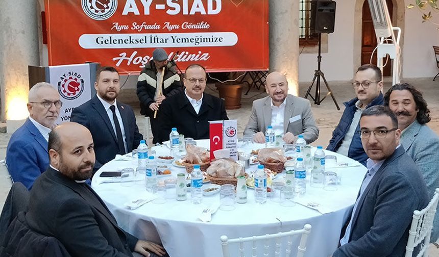 AY-SİAD ailesi geleneksel iftar programında buluştu