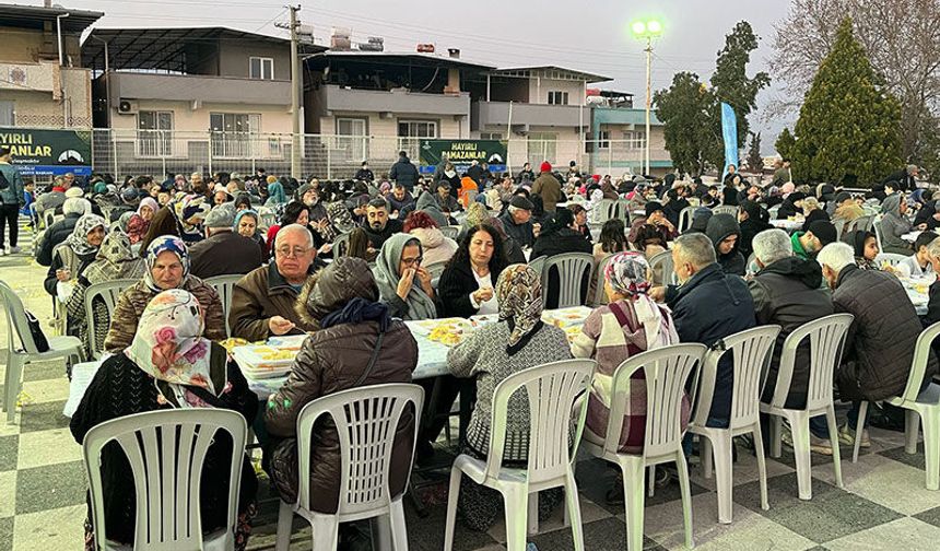 Büyükşehir Belediyesi vatandaşları iftar sofralarında buluşturmaya devam ediyor