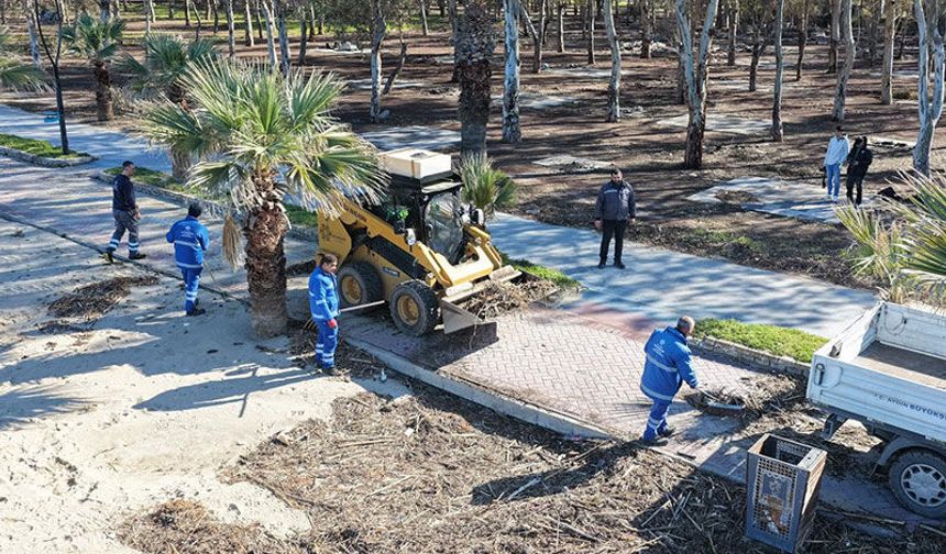 Büyükşehir ekipleri Sevgi Yolu'nu temizledi