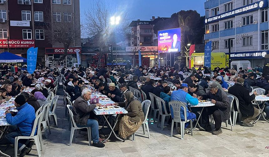 Aydınlı vatandaşlar iftar sofralarında buluşuyor