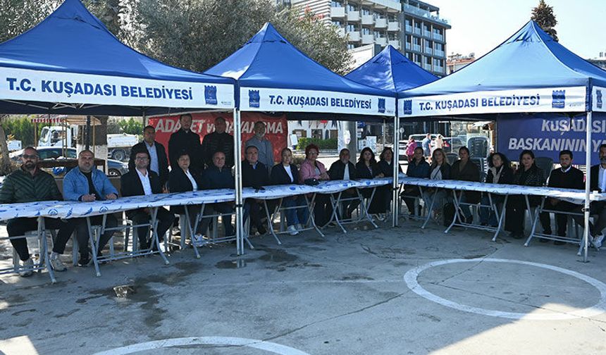 Kuşadası’nda Başkan Günel için ‘demokrasi nöbeti’ başladı