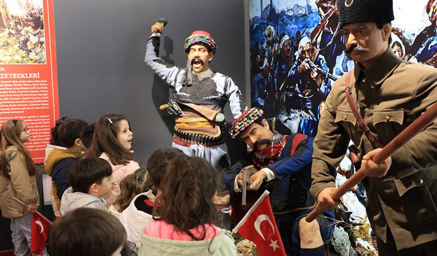 Efeler’in minikleri tarih yolcuğunda