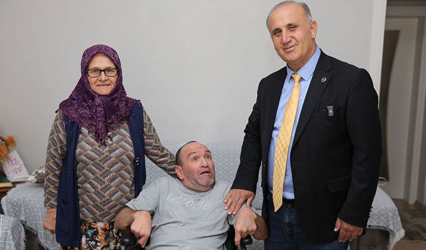 Başkan Kaya engelli İskender’in isteğini yerine getirdi