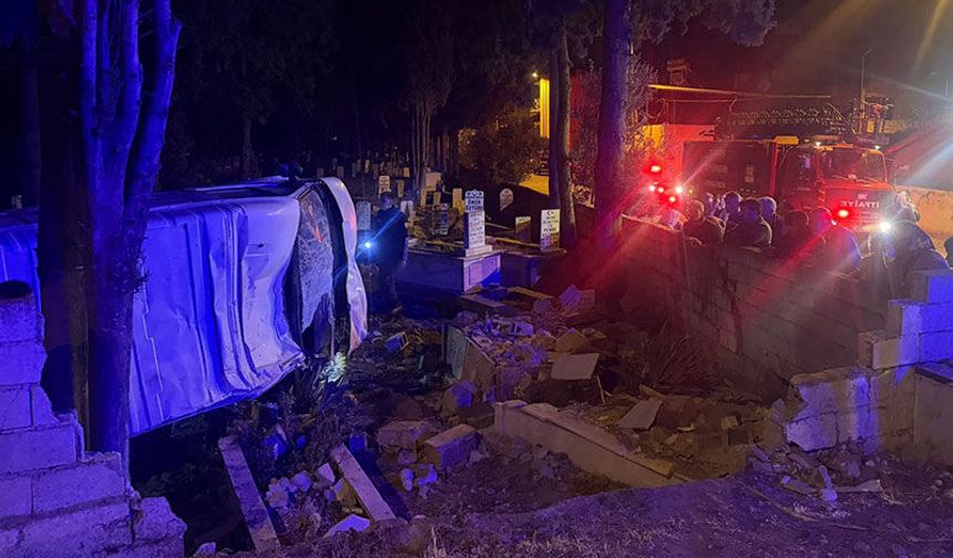Köşk’te minibüs mezarlığa uçtu: 3 yaralı