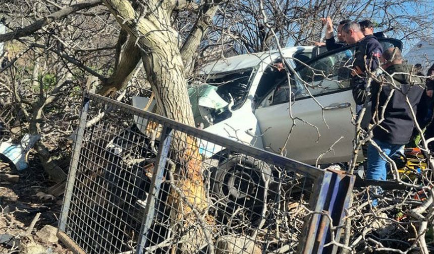 Aydın’da feci kaza: 2 ölü, 1 ağır yaralı