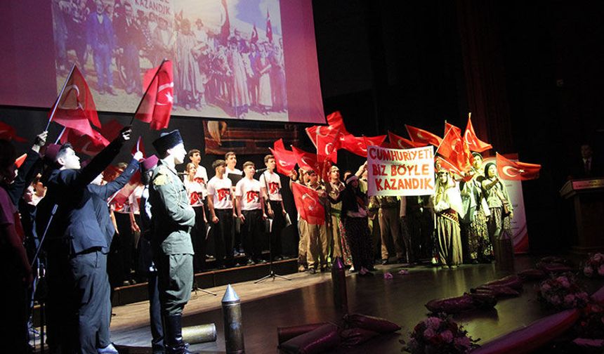 Aydın'da İstiklal Marşı'nın kabulü törenle kutlandı