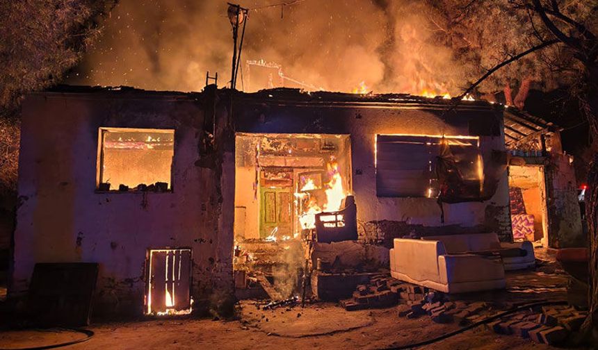 Aydın’da müstakil ev alevlere teslim oldu