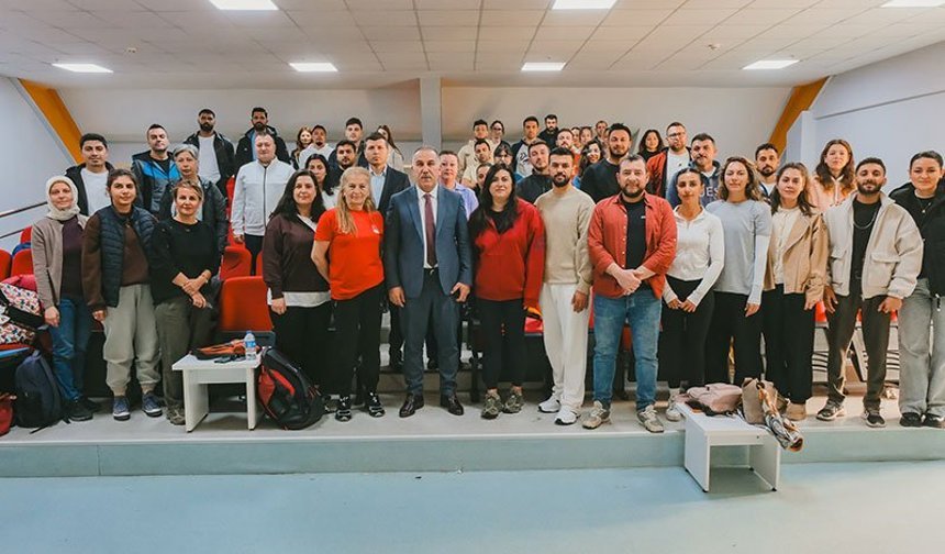 Yüzme Antrenörlük Kursu Aydın’da başladı