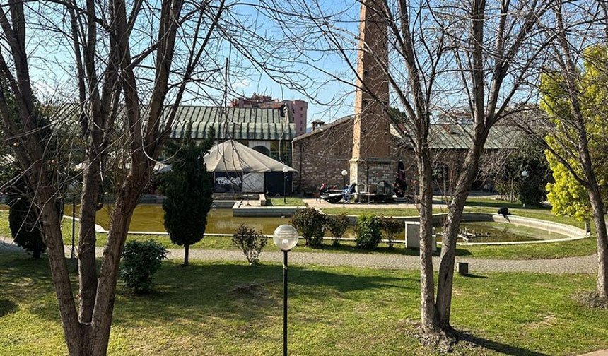 Nevzat Biçer Parkı’ndaki tarihi yapının tapusu Vakıflar’a geçti