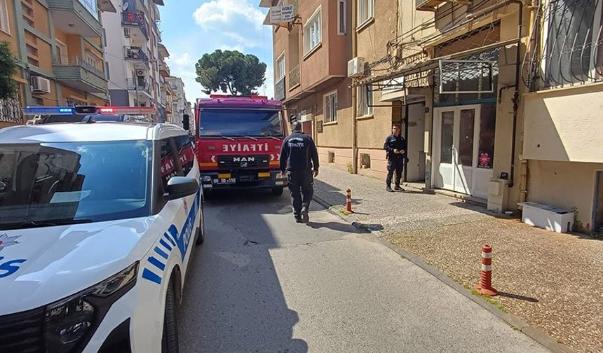 Çatıda yaktığı kablo ekipleri harekete geçirdi