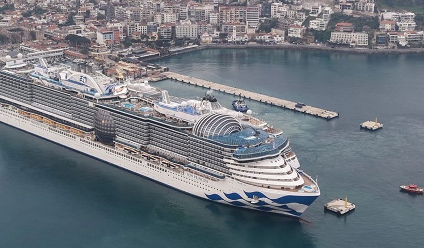 Kuşadası'na 5 bin turist geldi