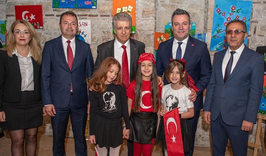 İbramaki minik sanatçıların resimlerine ev sahipliği yaptı