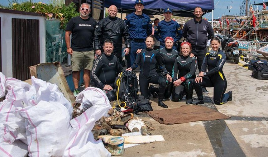 Kuşadası’nda 200 kilogram atık toplandı