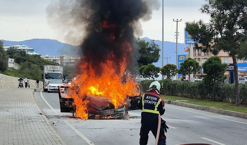 Aydın'da  2 araç alevlere teslim oldu