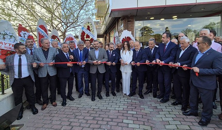 İpek Kaplan Aydın’da avukatlık bürosunu açtı