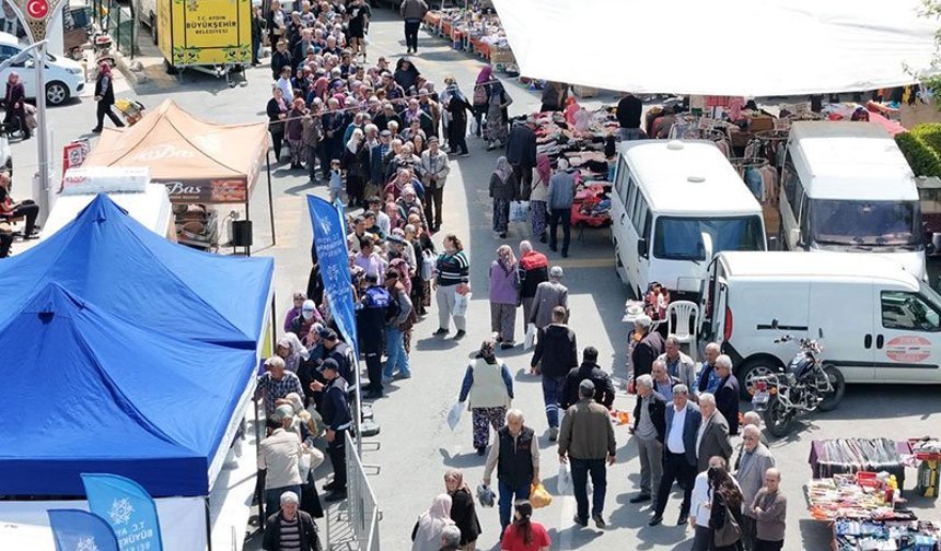Büyükşehrin fideleri Karacasu ve Koçarlı’da dağıtıldı