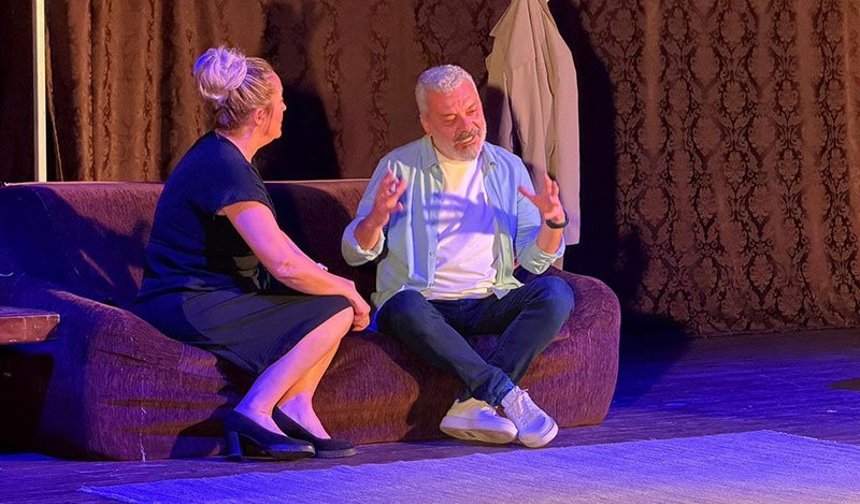 Aydınlılar tiyatroyla buluşmaya devam ediyor