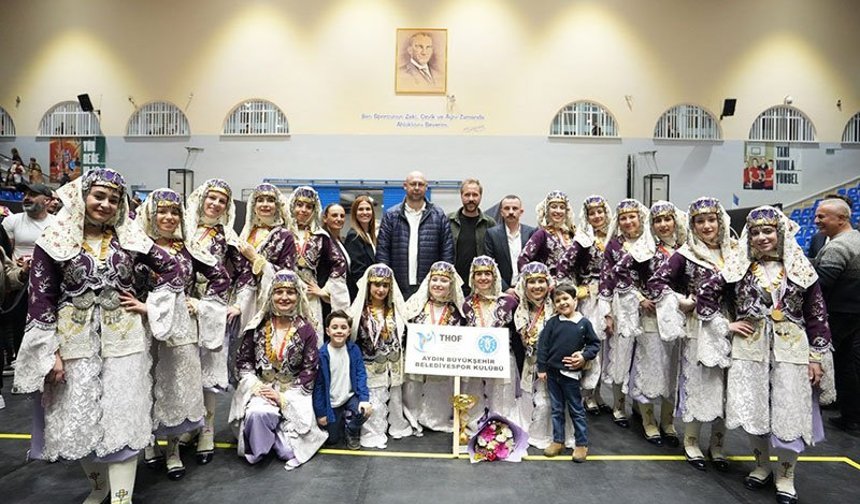Aydın Büyükşehir Belediyesi Halk Oyunları ekibinden birincilik
