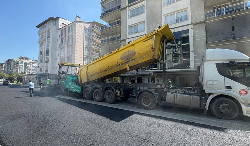 Büyükşehir’de Efeler’de yol yenileme çalışması
