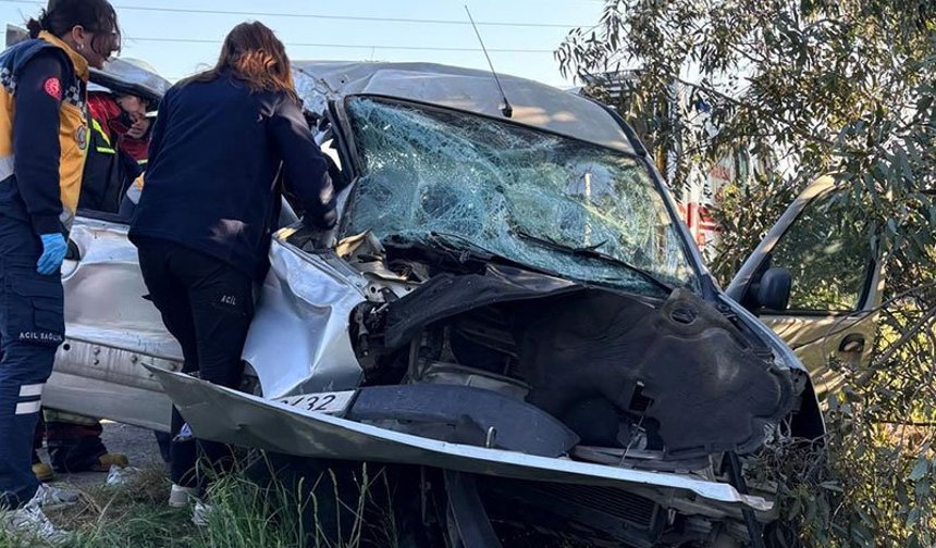 Aydın’da ticari araç takla attı: 3 yaralı