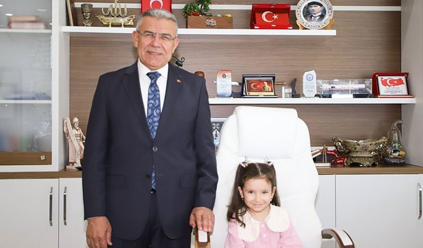 Başkan Güler, koltuğunu minik öğrencilere devretti