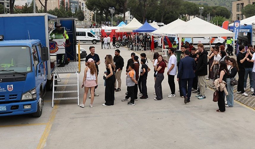 Güvenlik ve sağlık stantları Kariyer Fuarı’nda ilgi gördü