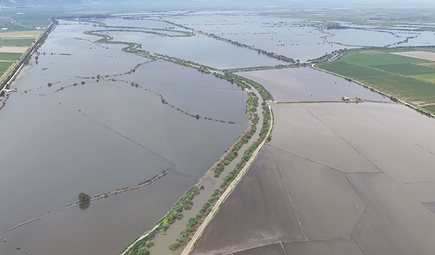 Sular altında kalan araziler deniz görünümüne büründü