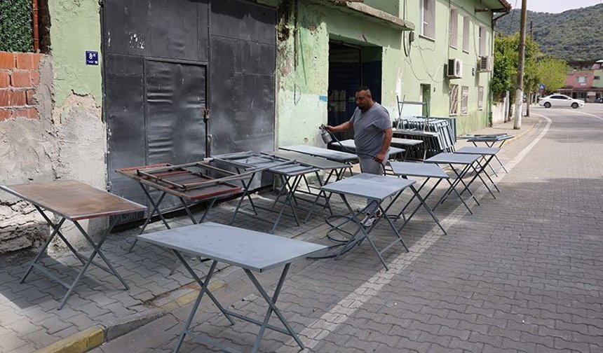 Cemiyetlerin vazgeçilmezi demir masalar sezona hazırlanıyor