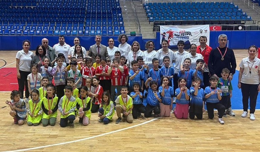 Efeler'de minikler sporla buluştu