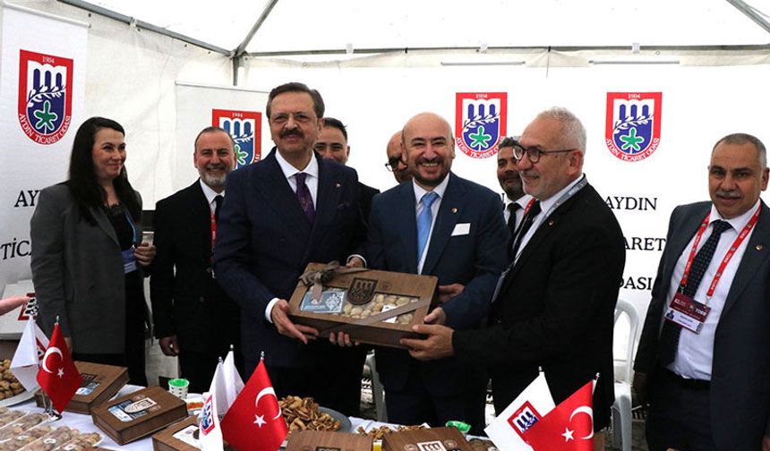 Hisarcıklıoğlu’ndan AYTO standına ziyaret