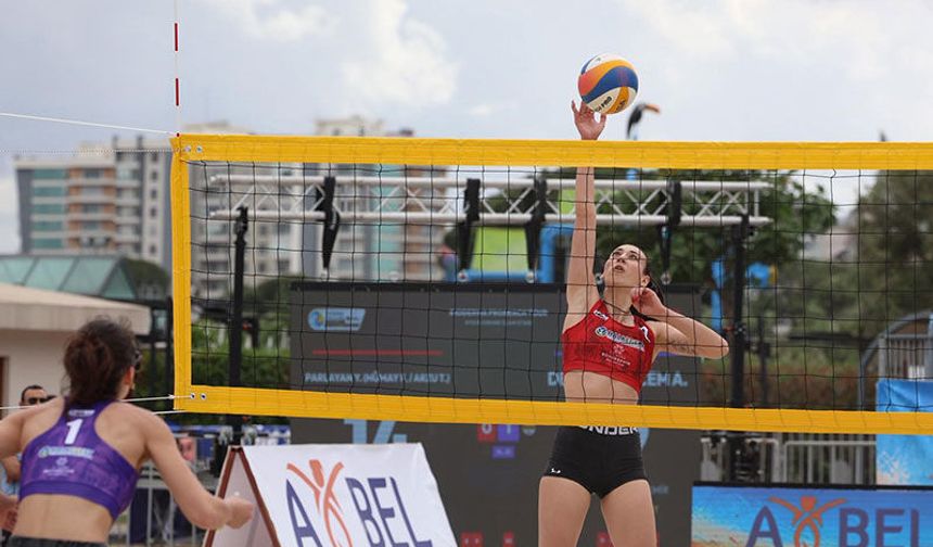 Plaj voleybolunun kalbi Aydın Tekstil Park'ta atıyor