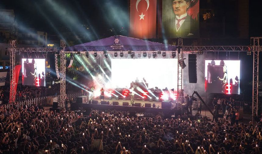 Aydınlılar 19 Mayıs coşkusunu konserle taçlandırdı