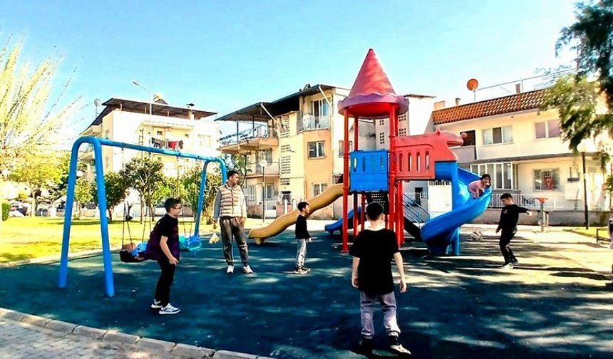 Efeler’de parklar yenileniyor