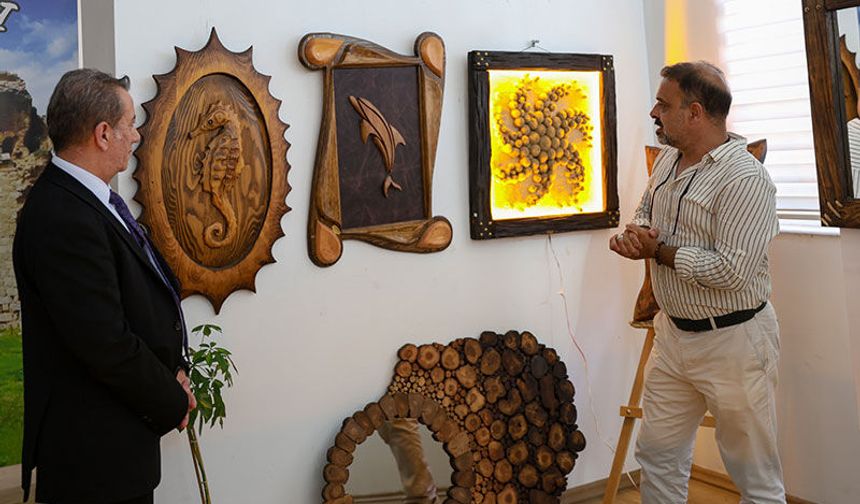 Efeler’de ahşap sanat sergisi açıldı