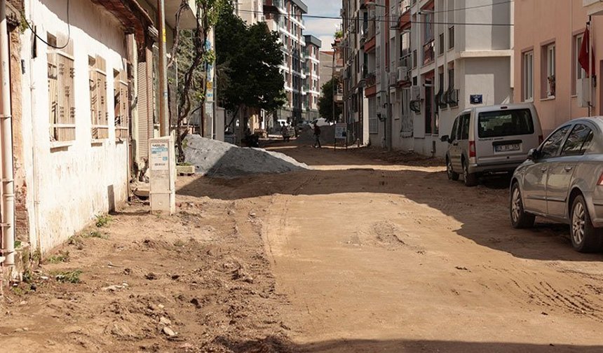 İncirliova'da dev yol hamlesi Zafer Mahallesi’nde sürüyor