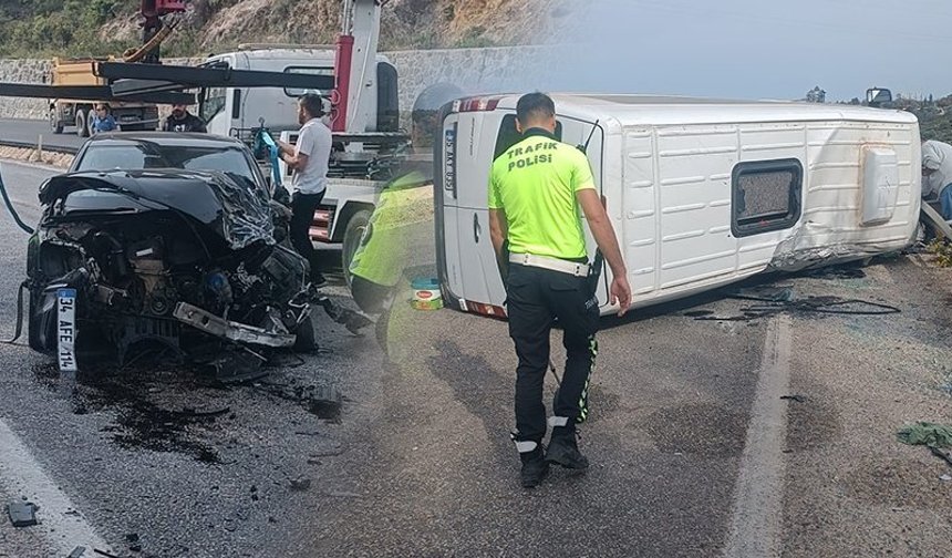 Aydın’da otomobille minibüs çarpıştı: 10 yaralı