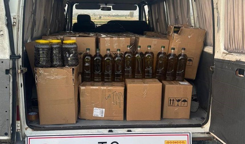 Şüpheli araçtan litrelerce taklit  yağ çıktı