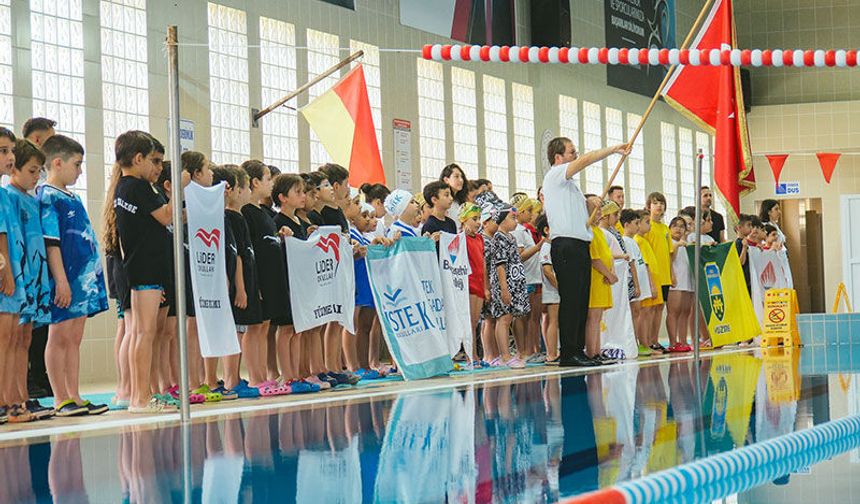 Aydın’da Okul Sporları Minikler Yüzme İl Birinciliği başladı