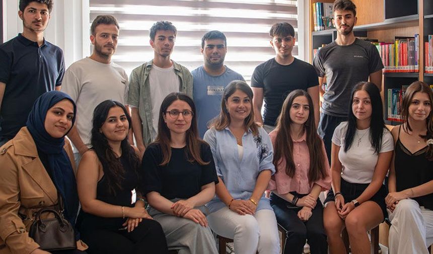 Kuşadası Belediyesi’nden öğrencilere destek