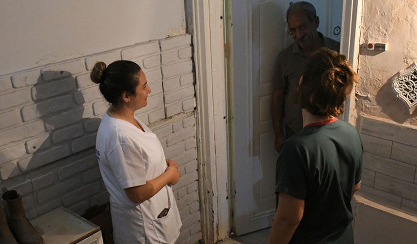 Kuşadası Belediyesi Evde Bakım Biriminden Babalar Günü ziyareti