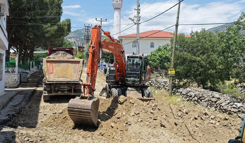Büyükşehir’den Kuyucak’ta yol yenileme çalışması