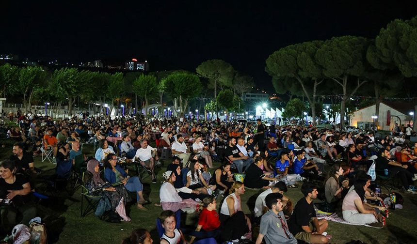 Aydınlılar yaz akşamında sinema keyfi yaşadı