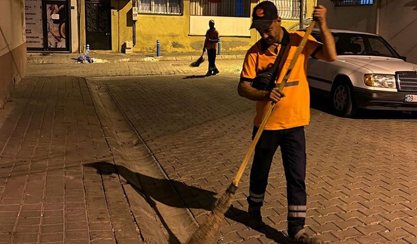Efeler’de temizlik çalışmaları aralıksız sürüyor