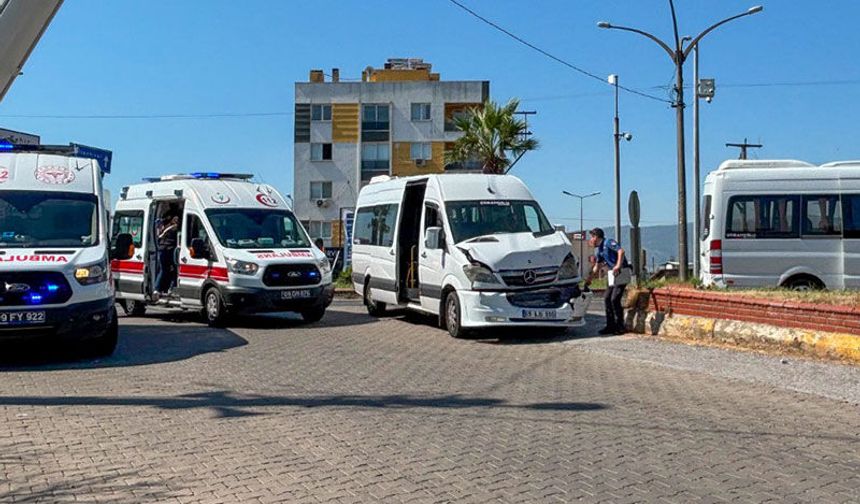 Aydın’da zincirleme kaza: 6 öğrenci yaralandı