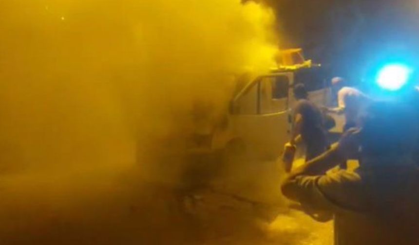 Yanan araç için köylüler seferber oldu