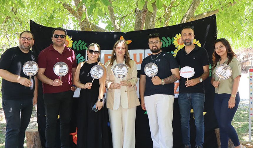 Tek öğretmenli okulun öğrencileri mezuniyet sevinci yaşadı