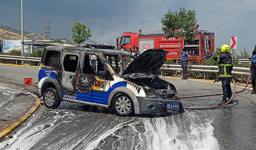 Polis aracı alevlere teslim oldu
