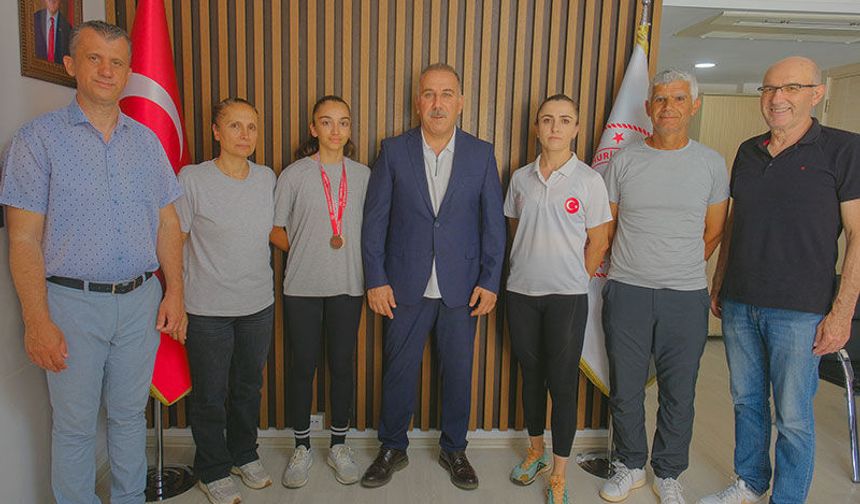 Türkiye üçüncüsü sporcudan Müdür Yığmatepe’ye ziyaret
