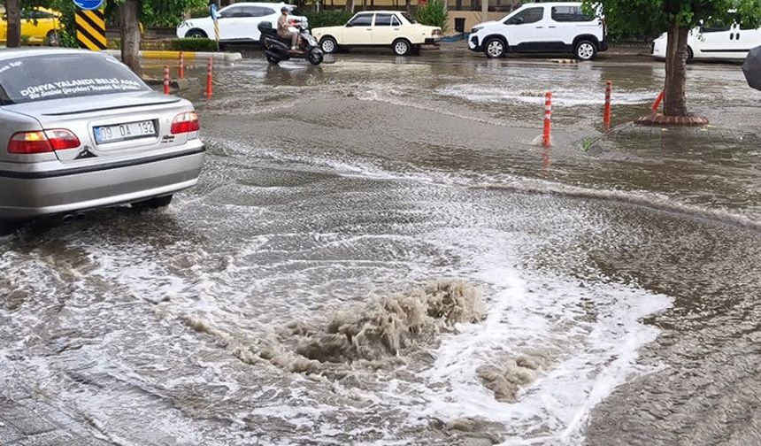 Aydın'da yollar göle döndü