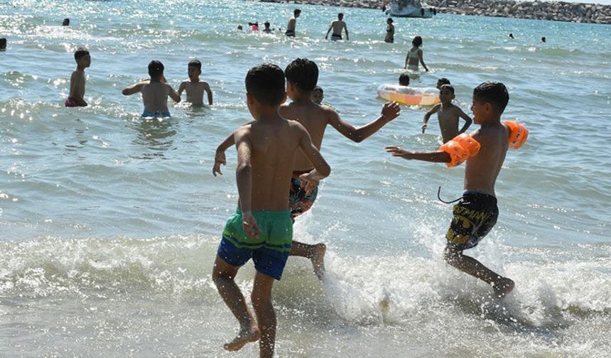 Kuşadası Belediyesi Nusaybinli çocukları denizle buluşturdu